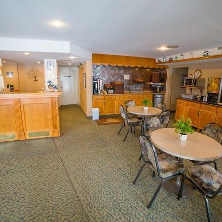 Woodland Inn Meadow Lake Exterior photo