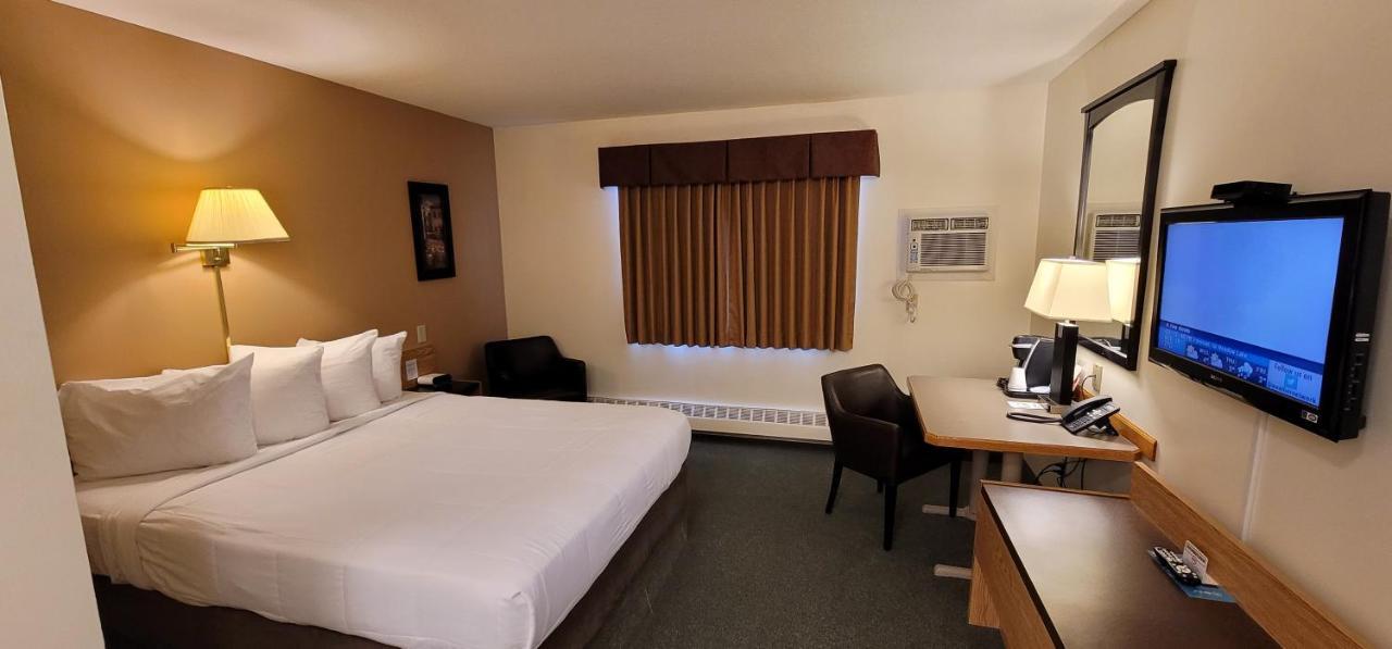 Woodland Inn Meadow Lake Exterior photo