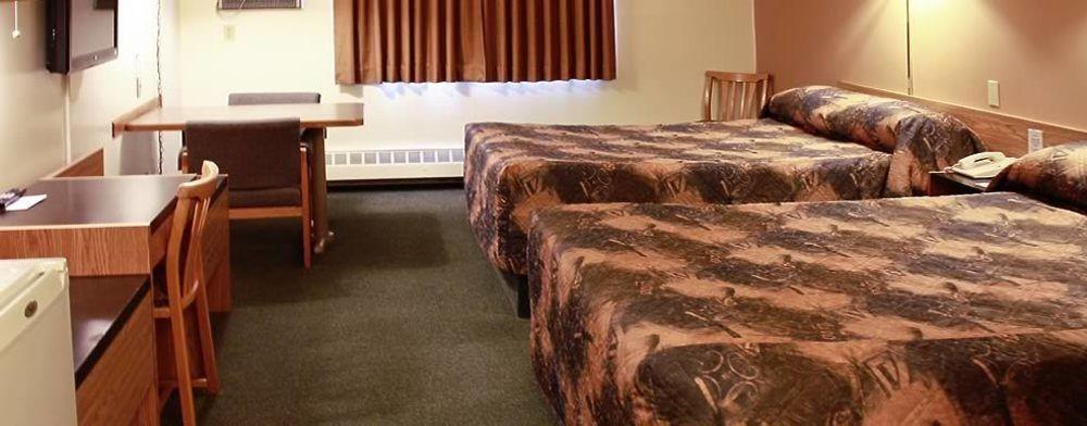 Woodland Inn Meadow Lake Exterior photo