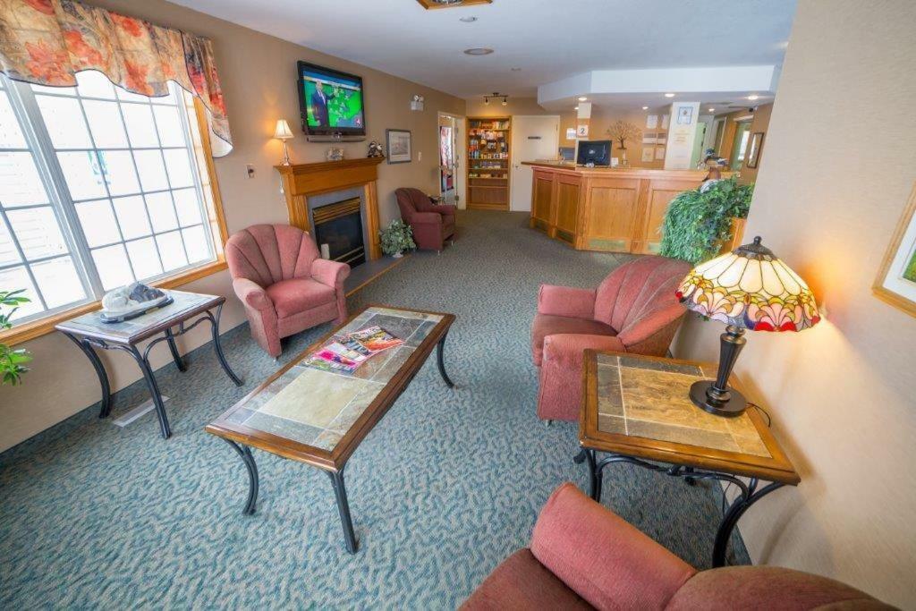 Woodland Inn Meadow Lake Exterior photo