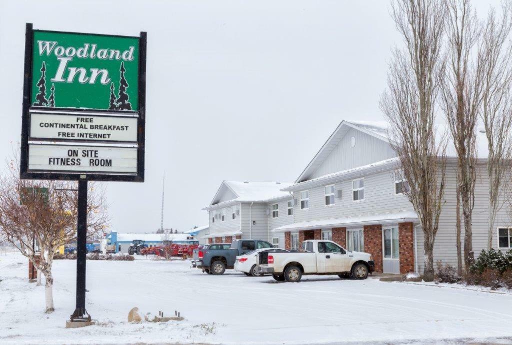 Woodland Inn Meadow Lake Exterior photo